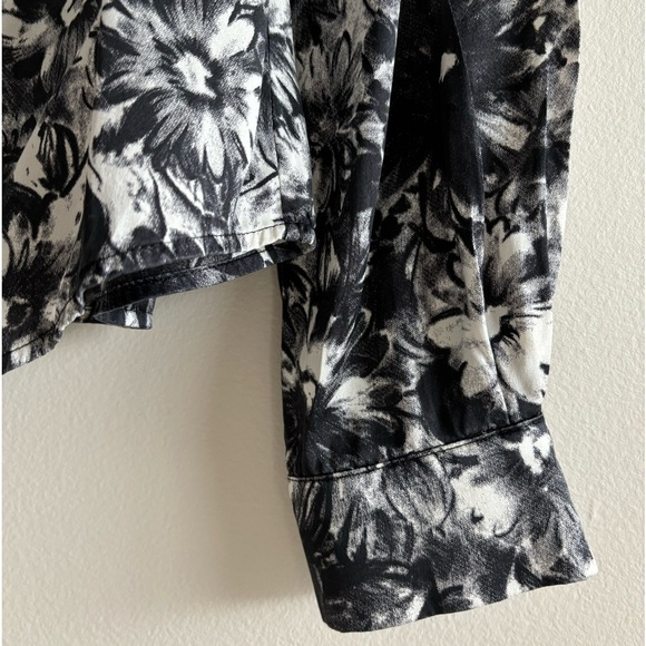 Anne Klein 100% silk floral gray blouse size 4 - Picture 5 of 10
